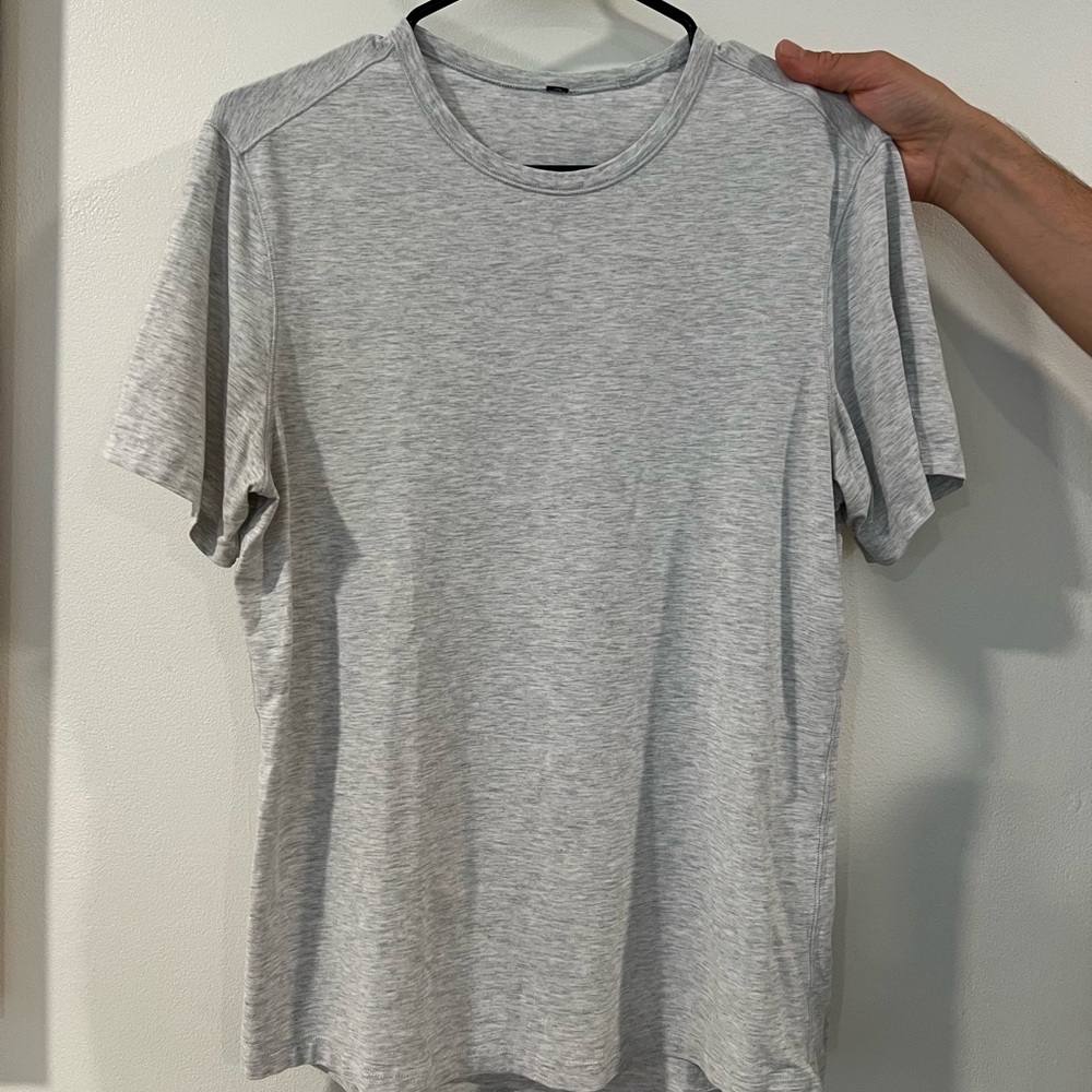 Men’s lululemon shirt